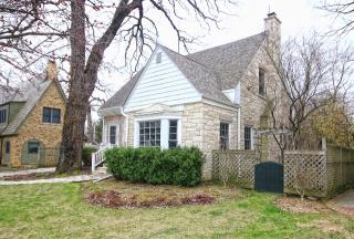 329 Laurel Ave, Green Oaks, IL 60048-2129