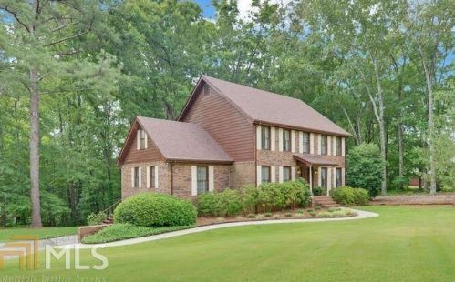 359 Addington Dr, Toccoa, GA 30577-6037