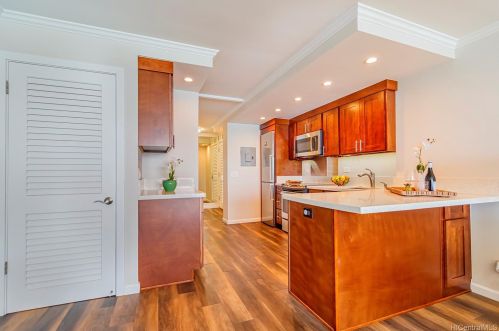 2999 Kalakaua Ave, Honolulu, HI 96815-4636