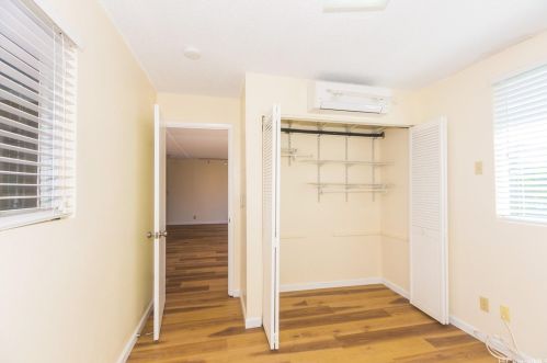 229 Anapalau St, Honolulu HI  96825-2244 exterior