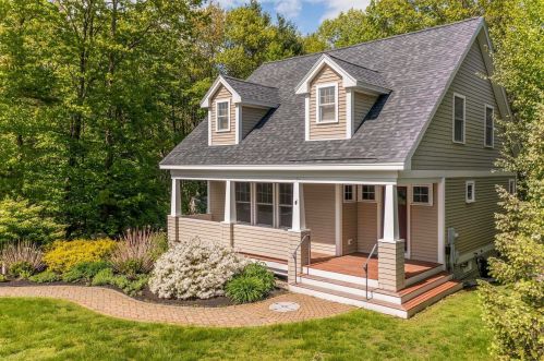 4 Devon Woods Dr, Kittery, ME 03904-2601