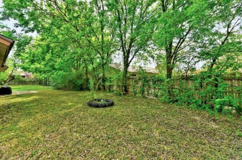 2307 Deadwood Dr, Austin TX  78744-2854 exterior