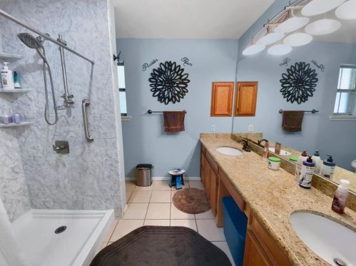 221 Pecan Est Rd, Angleton TX 77515-8463 exterior