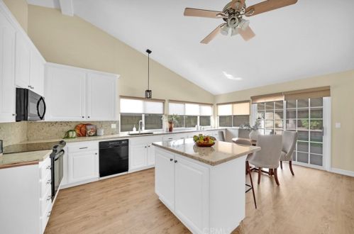 1617 Aspen St, Santa Ana CA  92705-6903 exterior