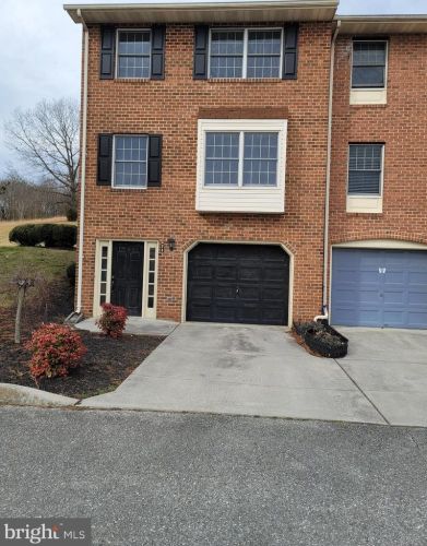 71 Leatherman Dr, Falling Waters WV  25419-7601 exterior
