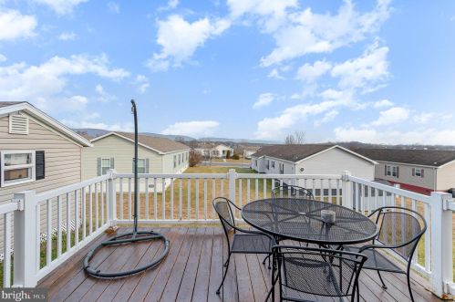 123 Oriole Dr, Carlisle PA  17013-8770 exterior