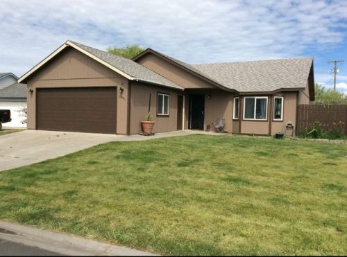 1440 Lupine St, Milton Freewater OR  97862-1874 exterior