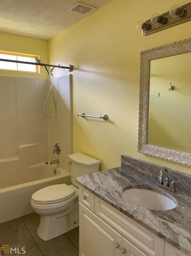 201 Bowens Mill Dr, Bonaire, GA 31005-3148
