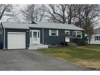 30 Tophill Dr, Cranston, RI 02920-3134
