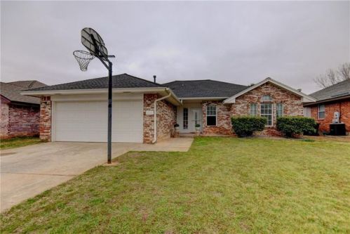 617 Golden Eagle Dr, Norman, OK 73072-8176