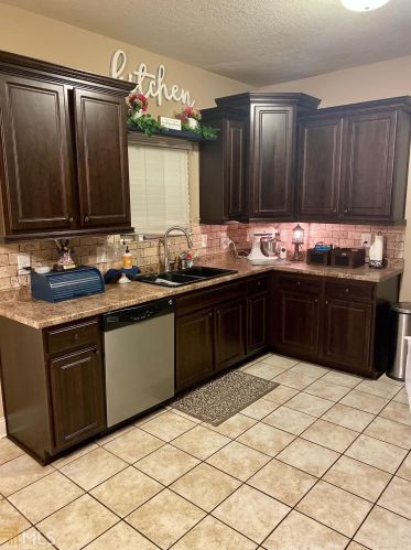 404 Buxton Ct, Kathleen, GA 31047-4511