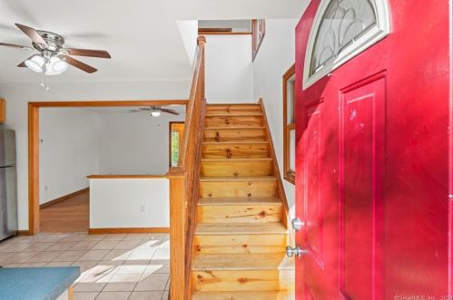 11 Longview Ter, Sandy Hook CT  06482-1239 exterior