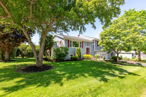 9 Adele St, Lewiston, ME 04240-5601