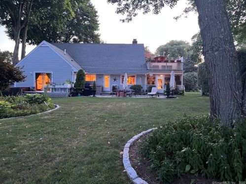 17 Pine Hill Ave, Norwalk, CT 06855-2809