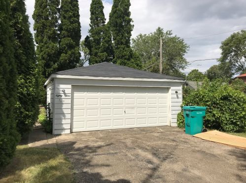 81 Elm St, Hillside, IL 60162-1542
