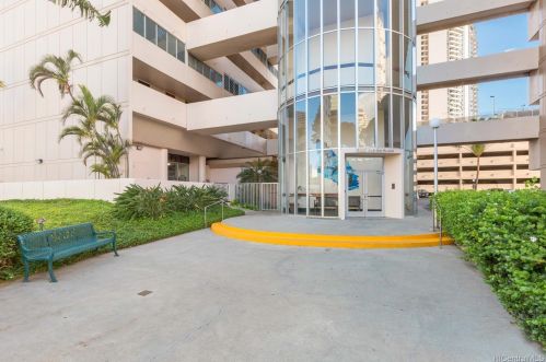 500 University Ave, Honolulu HI  96826-4904 exterior