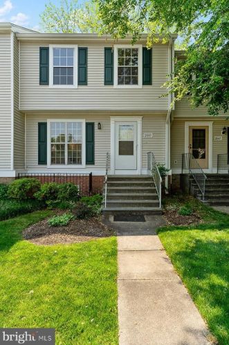2845 Burgundy Pl, Woodbridge, VA 22192-1944