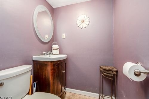 3 Autumn Ln, Hackettstown NJ  07840-4704 exterior