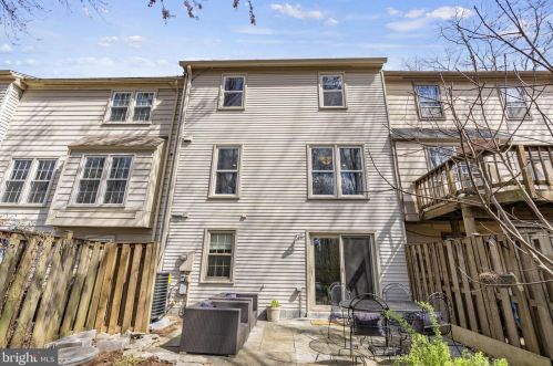 5784 Crownleigh Ct, Springfield VA  22015-1885 exterior