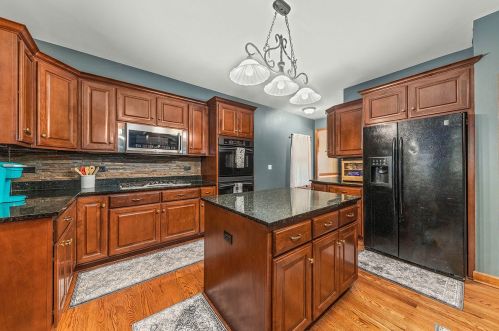 5 Crenshaw Ct, Lemont IL  60490-6614 exterior