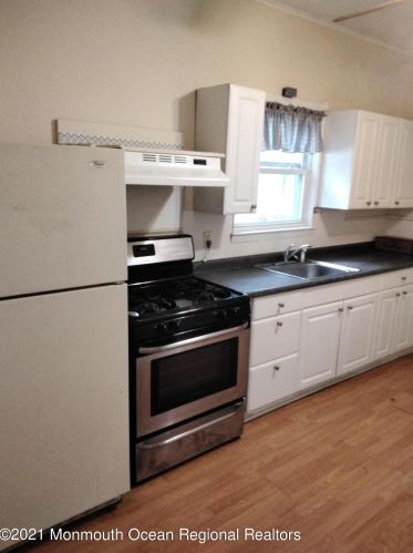 10 Shoreland Ter, Middletown NJ  07748-6201 exterior