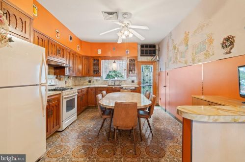 2320 10th St, Philadelphia PA 19133-1538 exterior