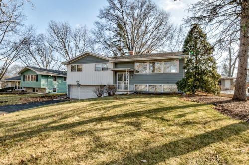 10 Elmwood Dr, Naperville, IL 60540-7504