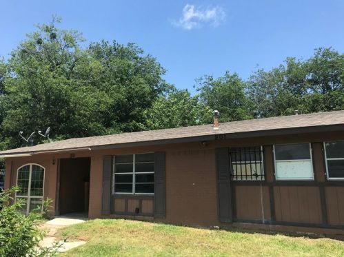 201 Wanda Dr, Garland, TX 75040-8012