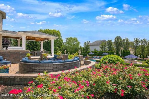 15 Pegasus Dr, Tinton Falls NJ 07724-2875 exterior