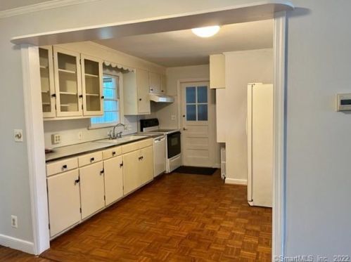 9 Lyncrest Dr, Norwalk CT  06851-6002 exterior