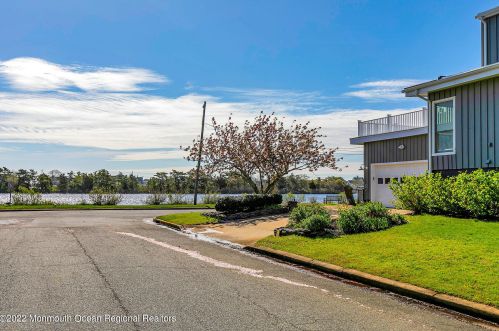 332 Lake Ave, Point Pleasant Beach, NJ 08742-0047