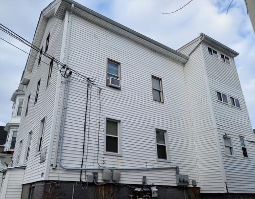 77 Julian St, Providence, RI 02909-2618