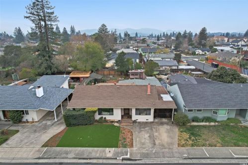 931 Maxwell St, Healdsburg, CA 95448-3506