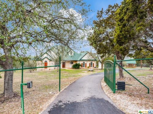 2561 Stoney Creek Dr, Spring Branch, TX 78163-2814