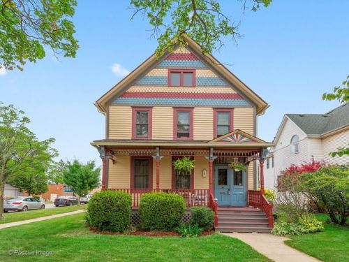 153 Larch Ave, Elmhurst, IL 60126-2811
