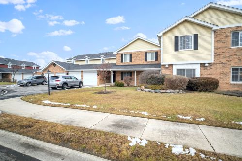 722 Cottonwood Ct, Willowbrook, IL 60527-7533