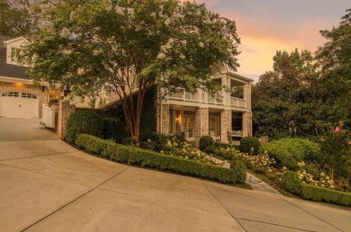 271 Hillside Dr, Atlanta GA  30342-3623 exterior