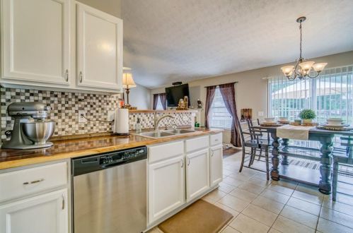 1015 River Plantation Dr, Holly Springs GA  30188-2388 exterior