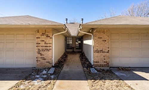 6424 Bramble Dr, Fort Worth TX  76133-4304 exterior