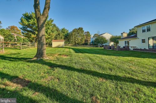 16 Ronit Dr, Trenton NJ 08628-2225 exterior