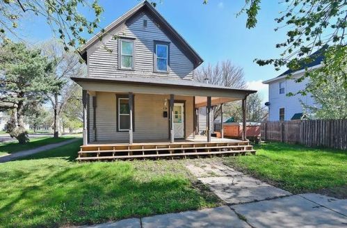 328 8th St, Faribault, MN 55021-4245