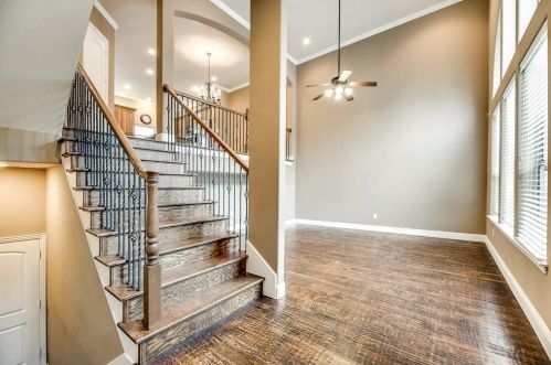 5773 Lois Ln, Plano TX  75024-5844 exterior