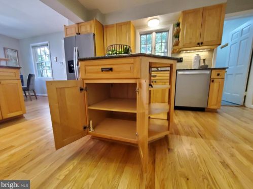 1221 Pinecrest Cir, Silver Spring MD 20910-1626 exterior