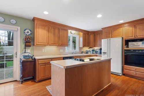 54 Pine Ledge Trl, Durham, CT 06422-3027
