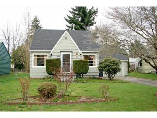 10323 Holladay St, Portland, OR 97220-3922
