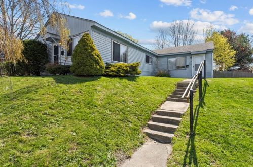 13 Ludlow Rd, Middletown, RI 02842-6321