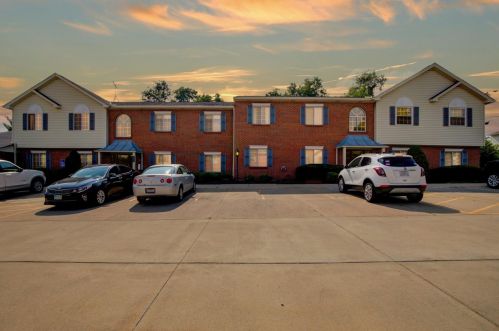 5240 Farm House Ln, Cincinnati OH  45238-5290 exterior