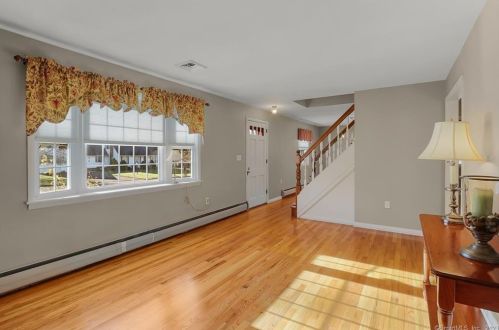 54 Saginaw St, Wapping CT  06074-2122 exterior