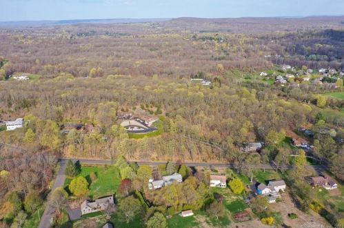 92 Elton Rd, Kensington, CT 06037-3502