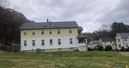 253 Boyden St, Waterbury, CT 06704-1568